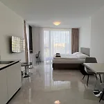 Air Conditioned 1 Room Apartment Vienna Gate, 2