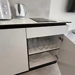 Air Conditioned 1 Room Apartment Vienna Gate, 2