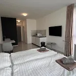 Air Conditioned 1 Room Apartment Vienna Gate, 2